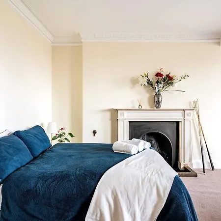 Perfect For Large Family & Friends, Free Parking, Games Villa Reading Exterior photo