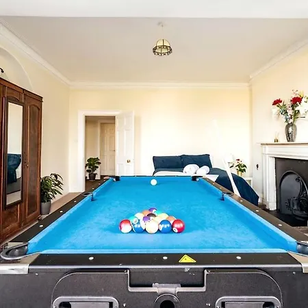 Perfect For Large Family & Friends, Free Parking, Games Villa Reading Exterior photo