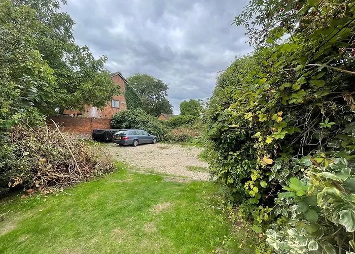 Perfect For Large Family & Friends, Free Parking, Games