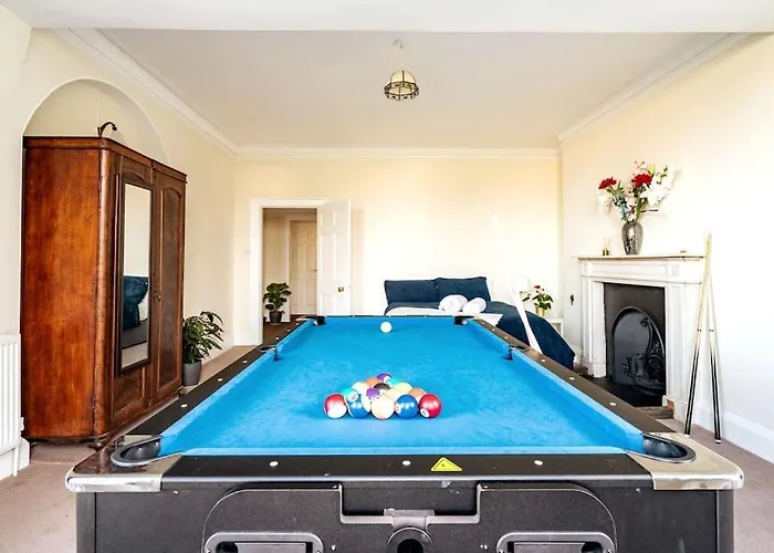 Perfect For Large Family & Friends, Free Parking, Games