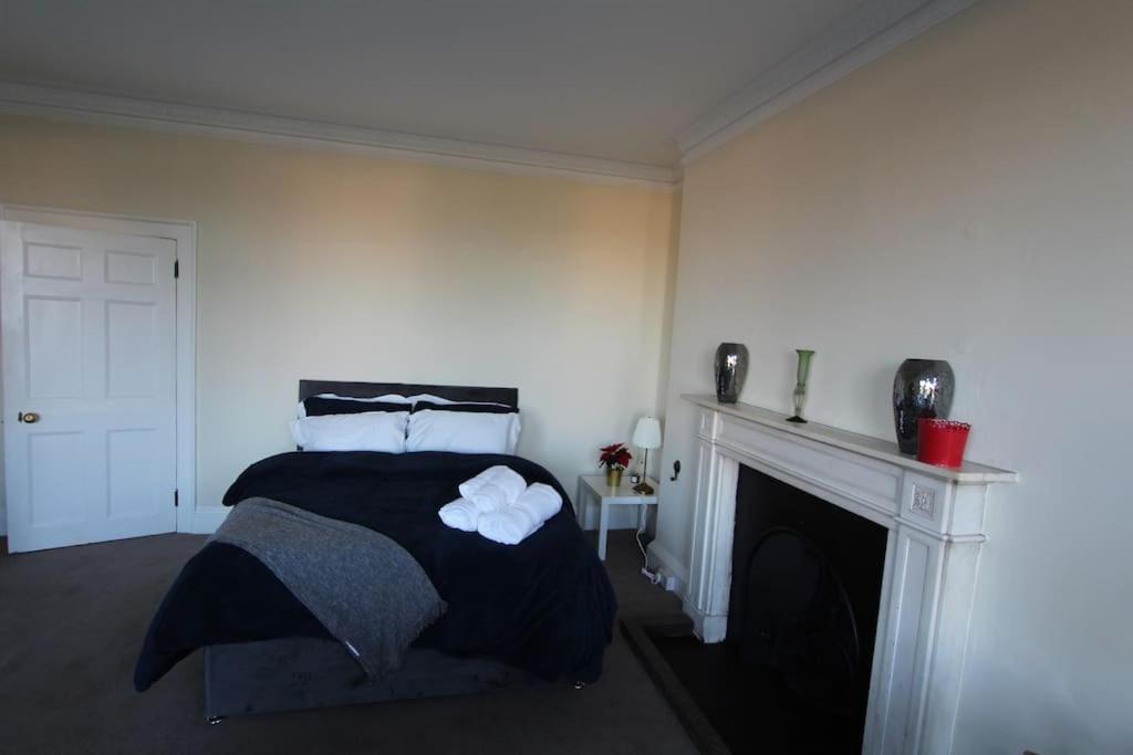 Perfect For Large Family & Friends, Free Parking, Games * Reading