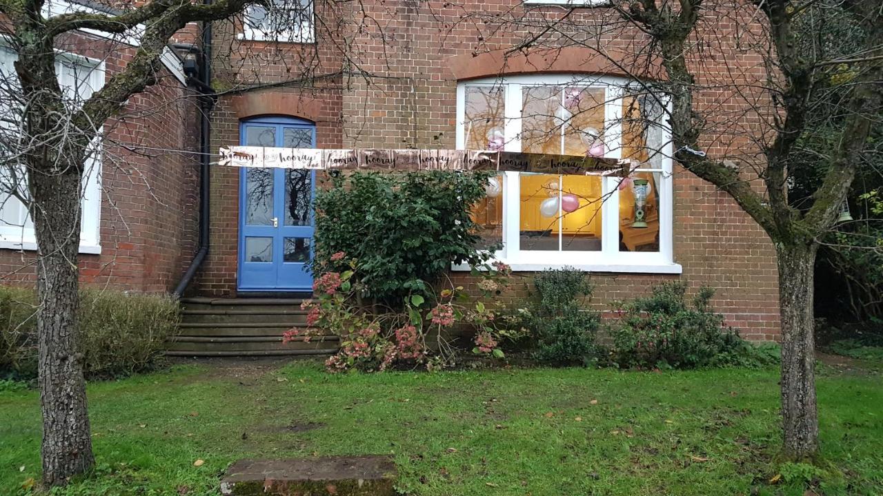 Holiday home Perfect For Large Family & Friends, Free Parking, Games *