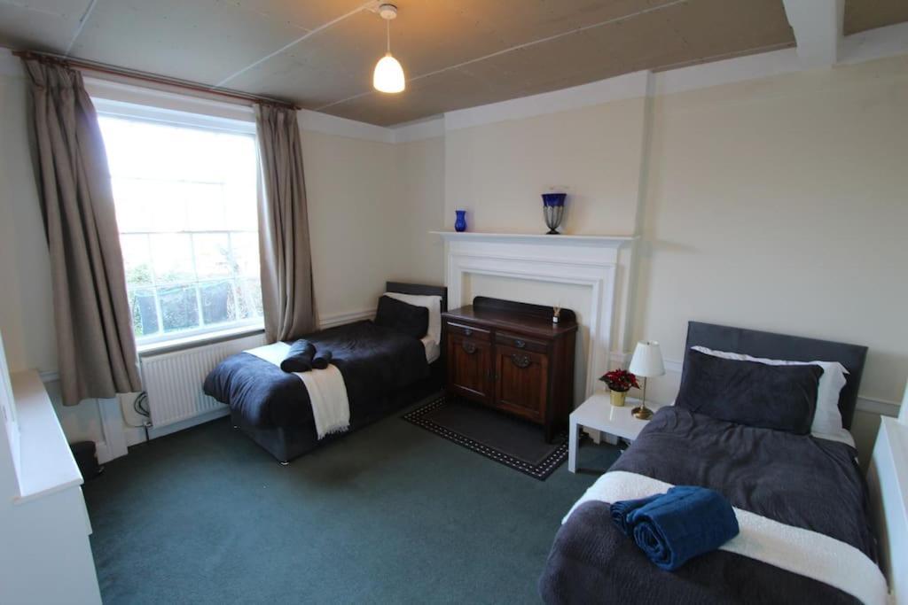 Perfect For Large Family & Friends, Free Parking, Games Holiday home