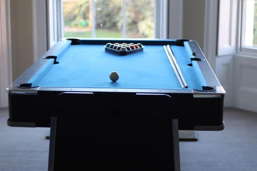 Perfect For Large Family & Friends, Free Parking, Games * Reading