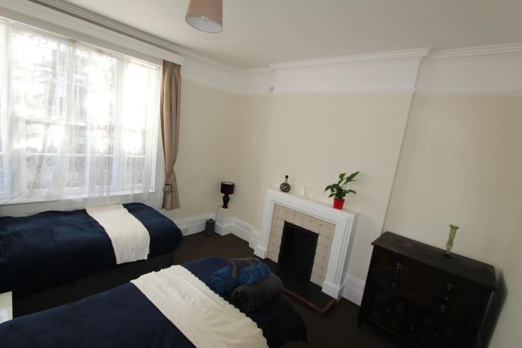 Perfect For Large Family & Friends, Free Parking, Games Holiday home
