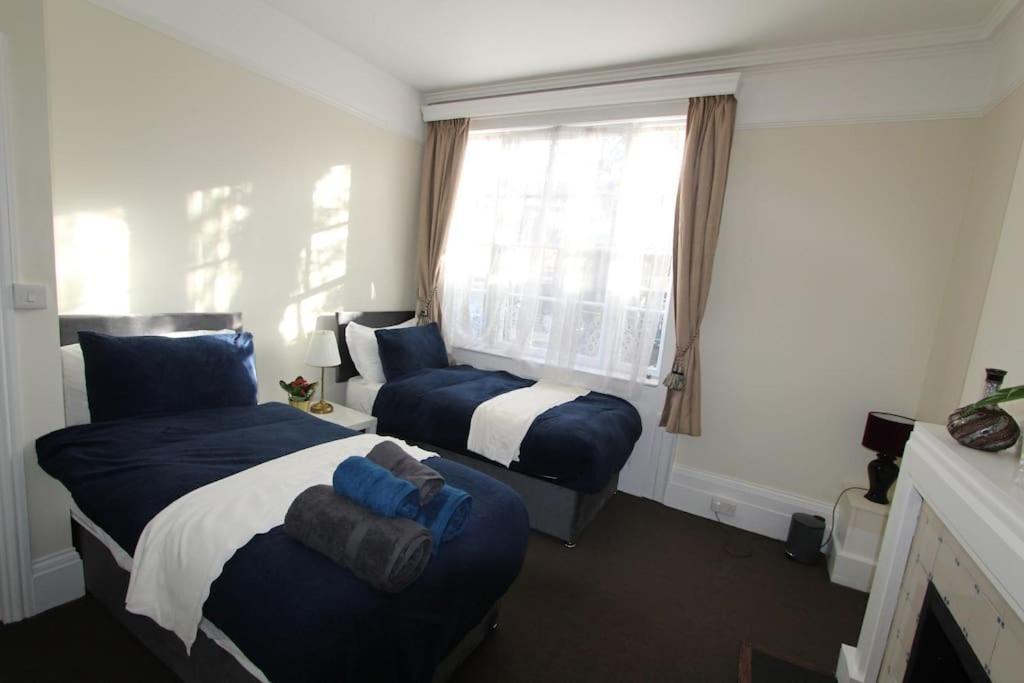 Holiday home Perfect For Large Family & Friends, Free Parking, Games