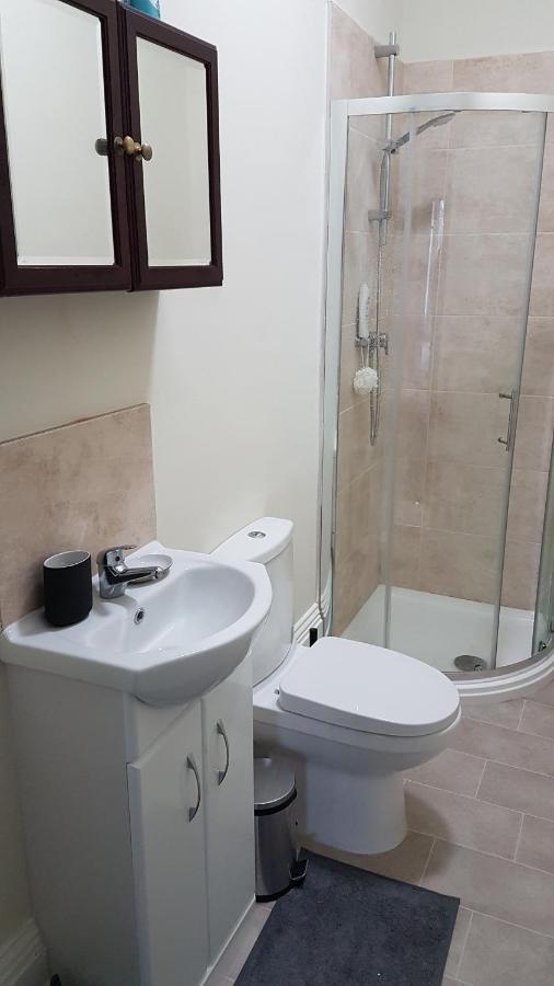 Holiday home Perfect For Large Family & Friends, Free Parking, Games Reading