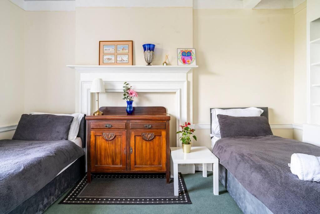Perfect For Large Family & Friends, Free Parking, Games Holiday home