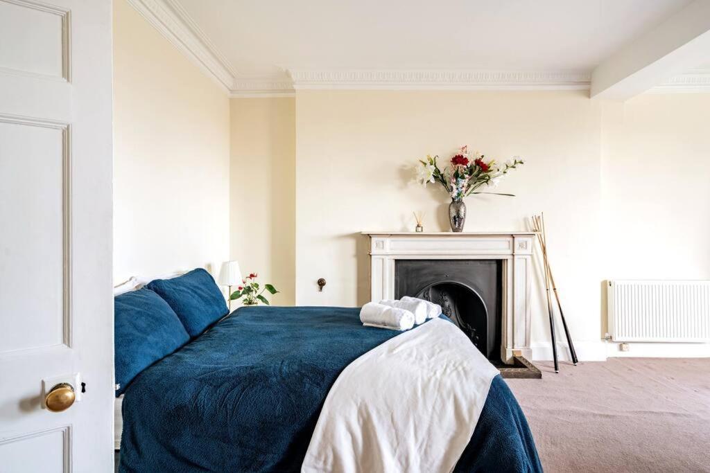 Perfect For Large Family & Friends, Free Parking, Games