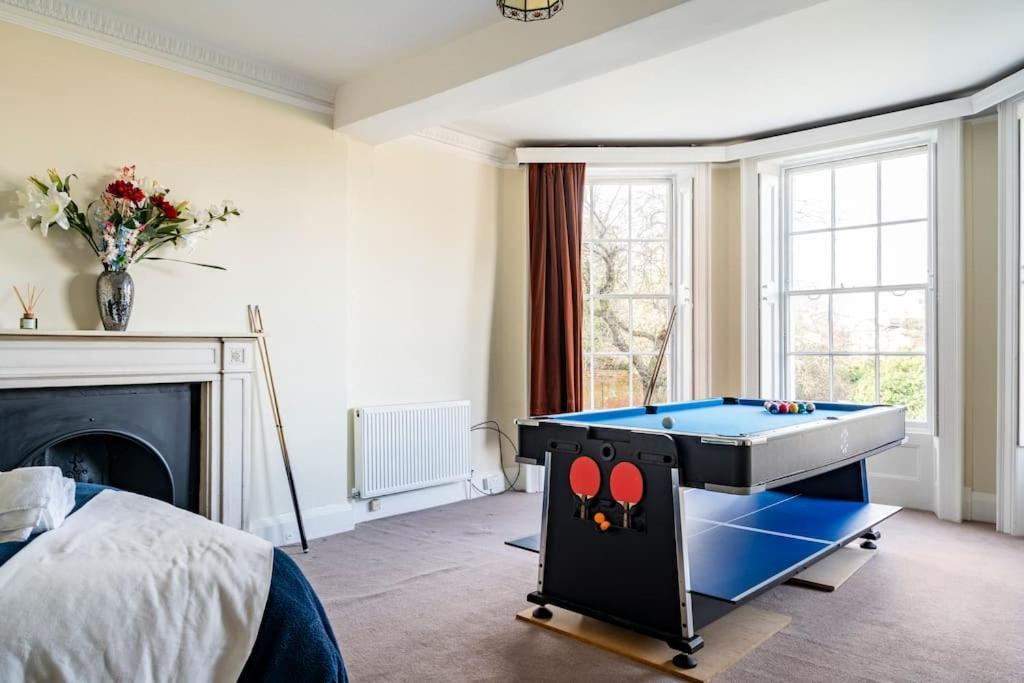 Perfect For Large Family & Friends, Free Parking, Games Holiday home *