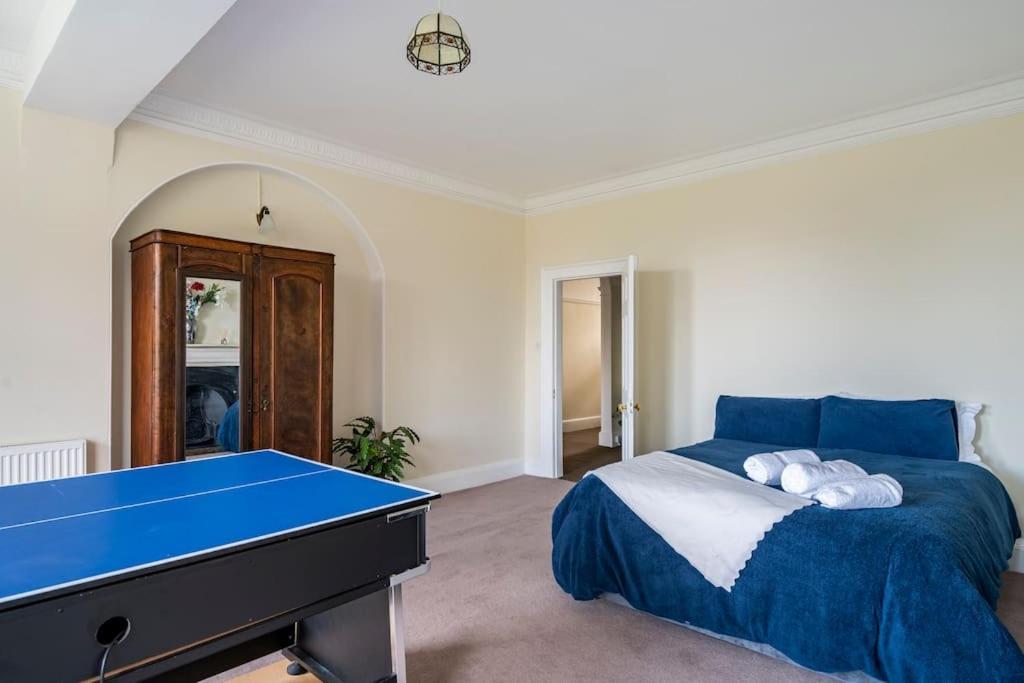 Holiday home Perfect For Large Family & Friends, Free Parking, Games