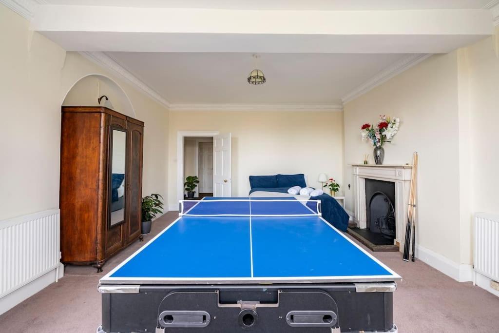 Holiday home Perfect For Large Family & Friends, Free Parking, Games *