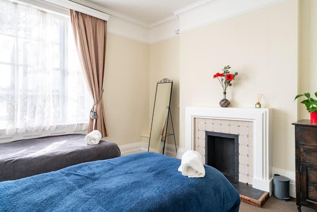 Holiday home Perfect For Large Family & Friends, Free Parking, Games