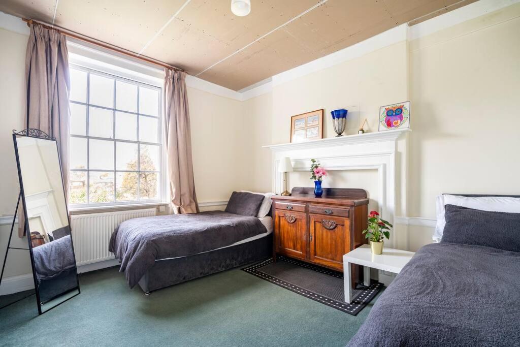 Perfect For Large Family & Friends, Free Parking, Games